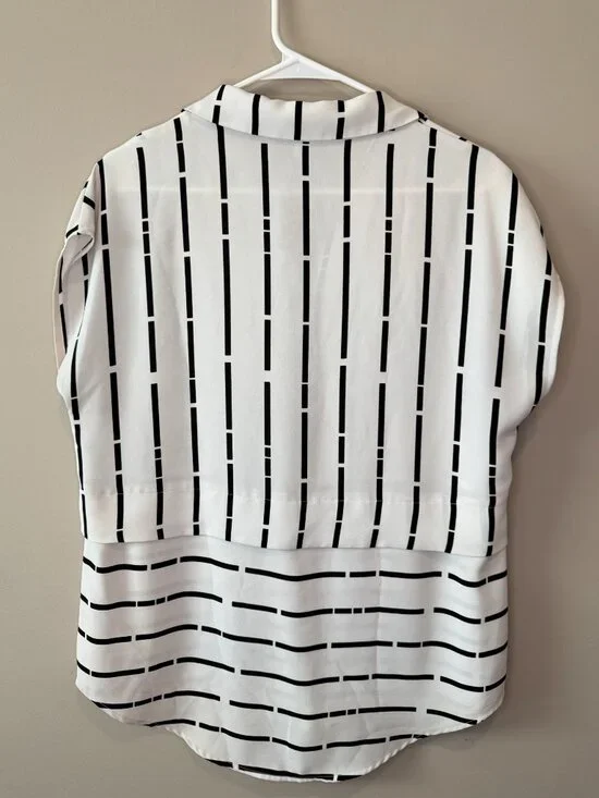 Alfani Button Up Short Sleeved Flowy Blouse Black and White size 8 - Picture 4 of 5